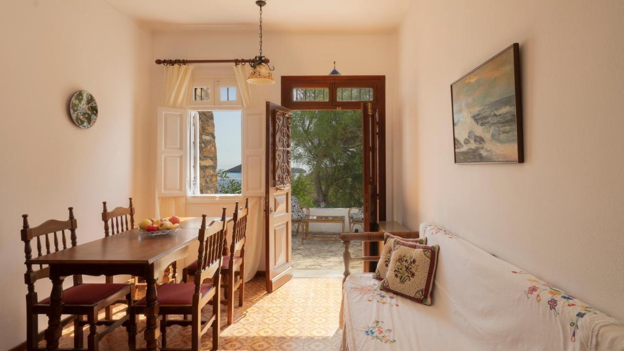 Ivi Beach Front Villa, Leros Vromolithos Bagian luar foto