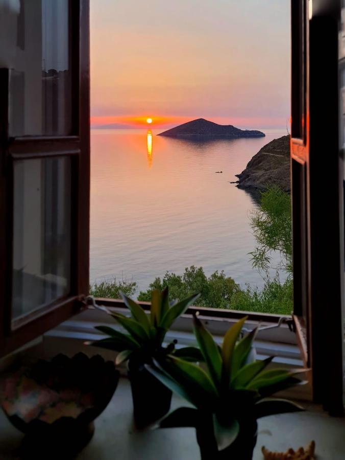 Ivi Beach Front Villa, Leros Vromolithos Bagian luar foto